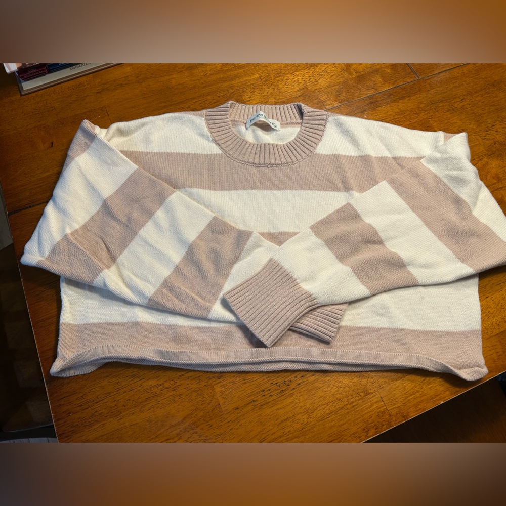 Pants Store Cropped Sweater